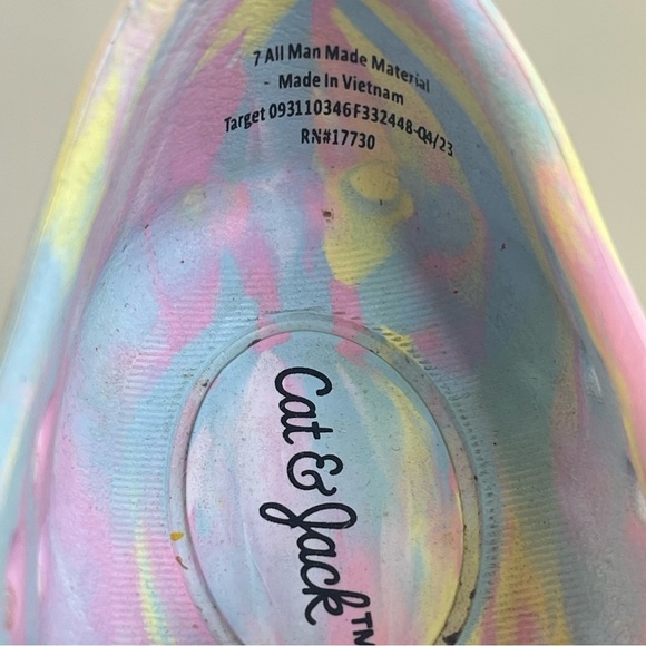 Cat & Jack Blue and Pink Water Shoes with Playful Design size 7 - Picture 8 of 8